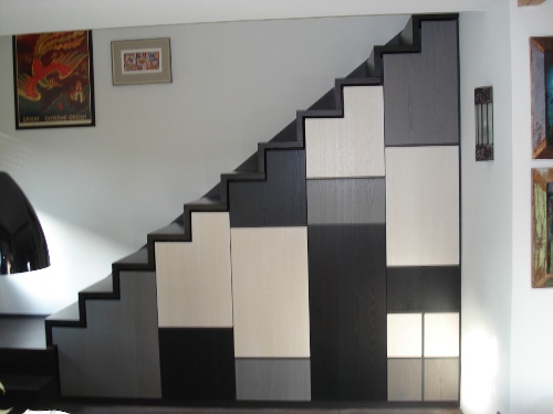 Einbauschrank unter eine Treppe